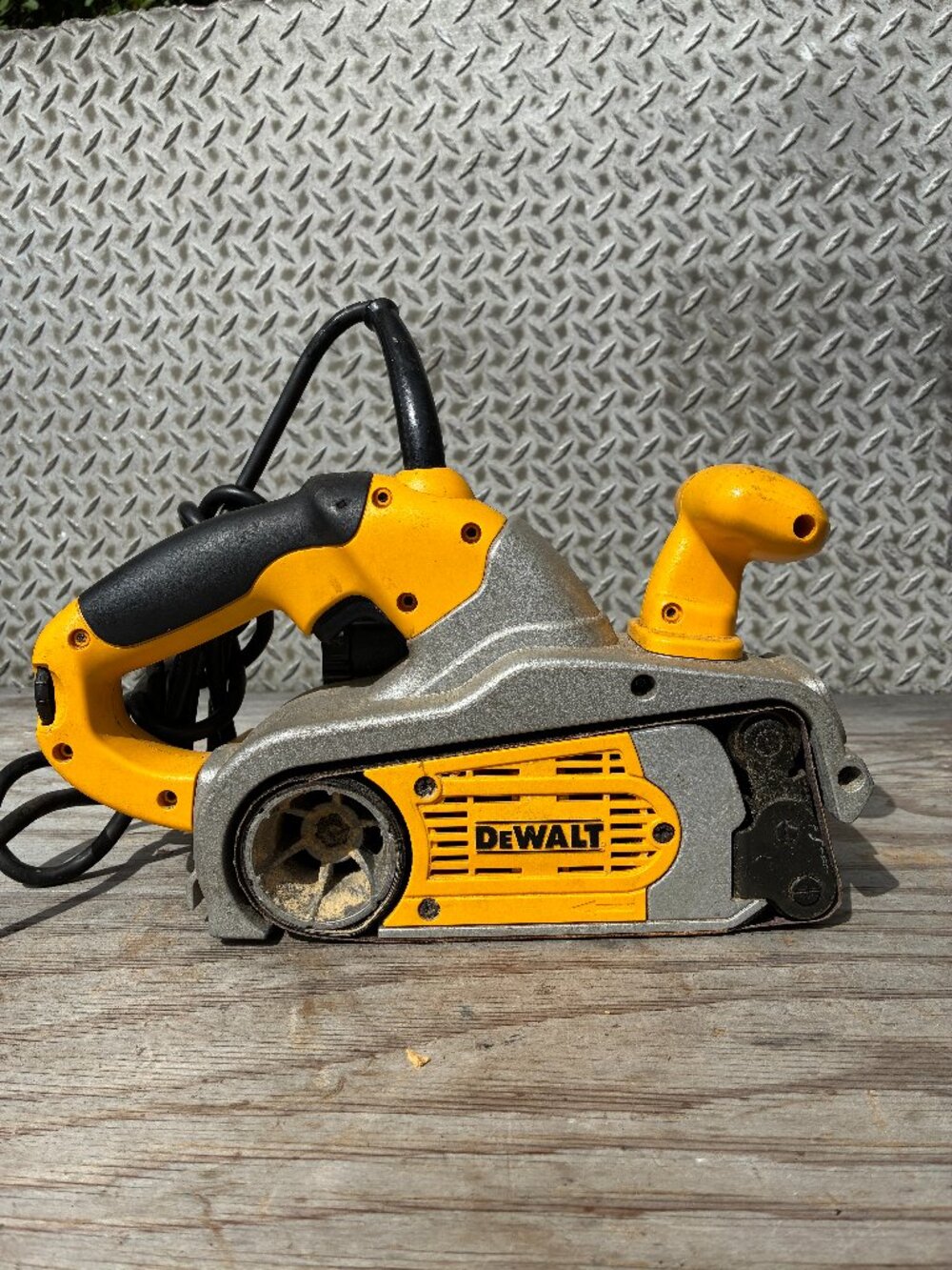 Dewalt DW433 VS Belt Sander 3" X 21" Corded Electric